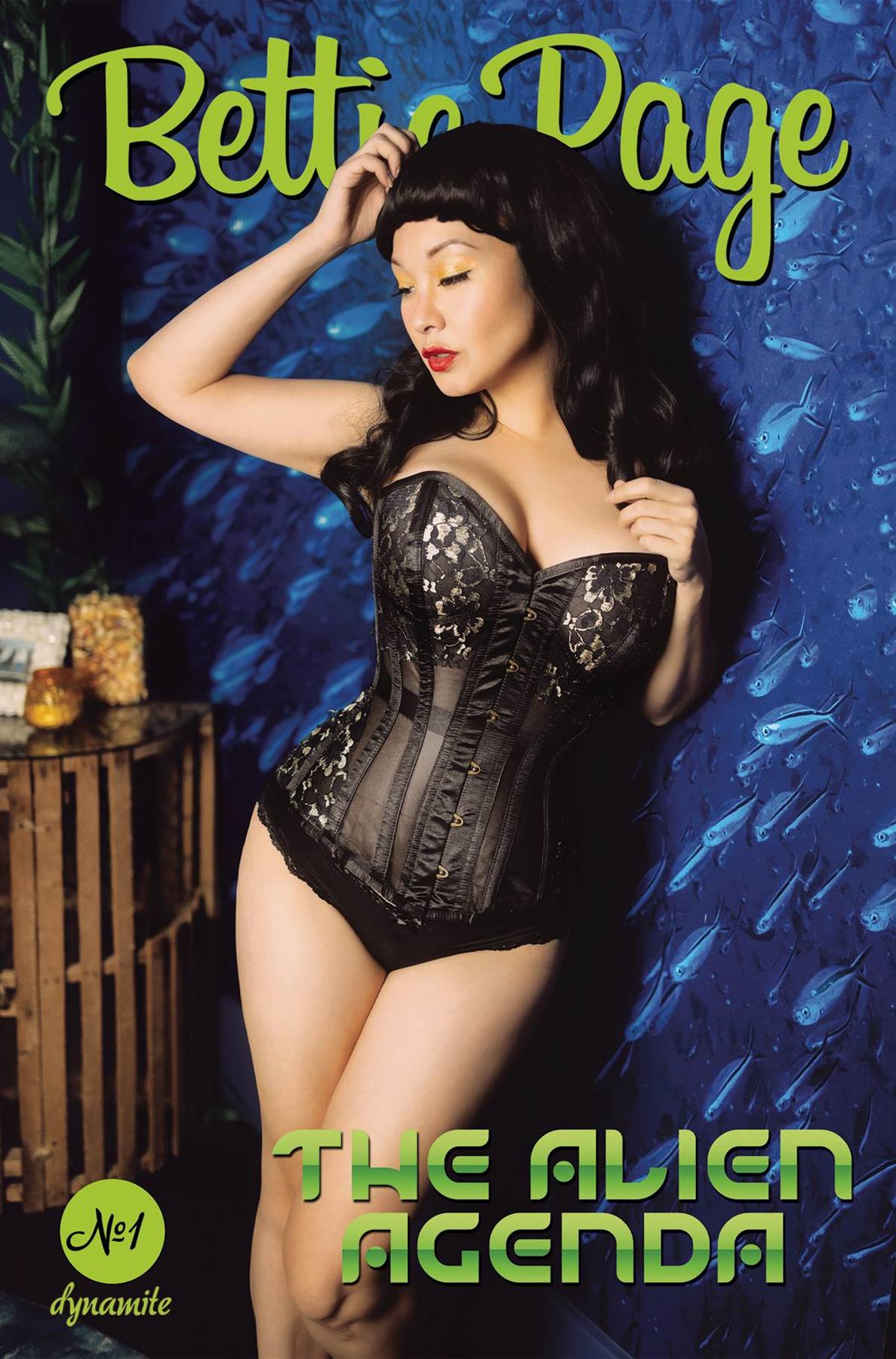 Bettie Page Alien Agenda #1 Cvr E Cosplay (Cvr E Cosplay) Dynamite Comic Book 2022