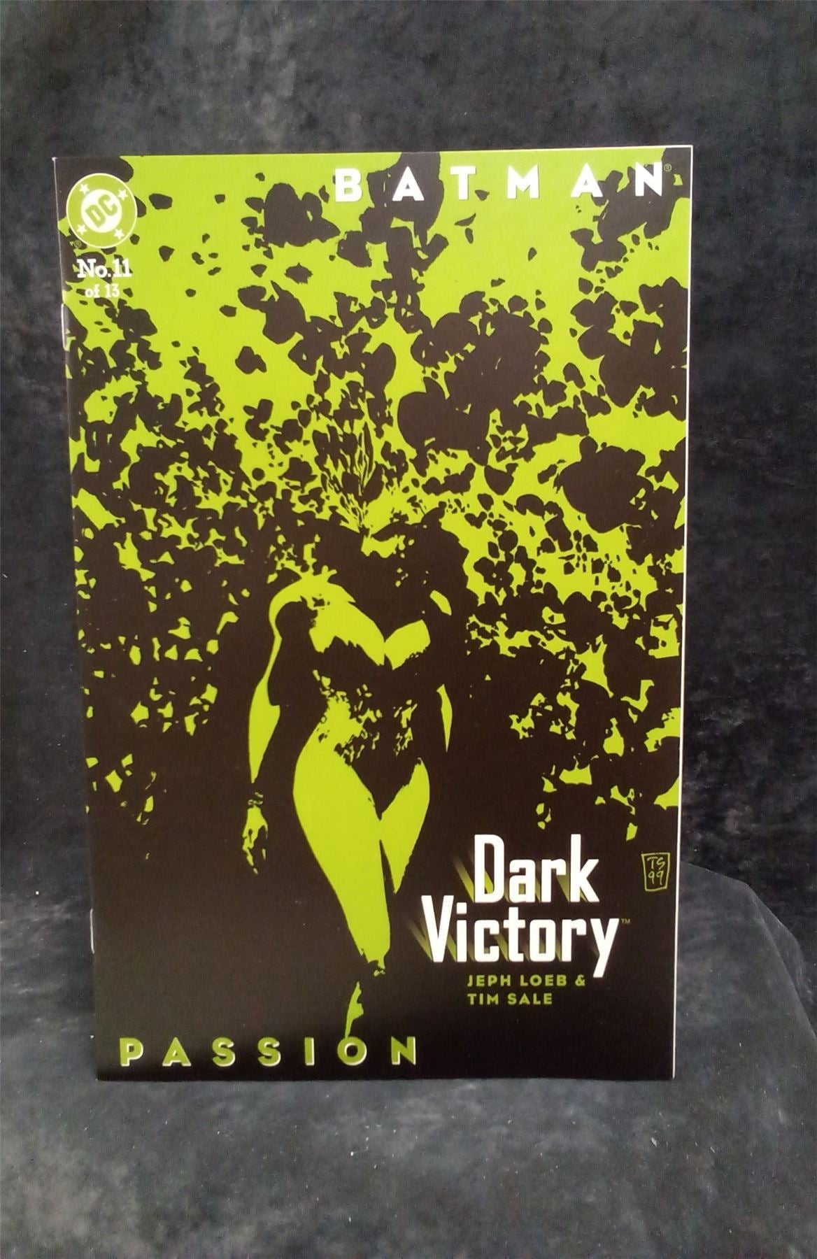 Batman: Dark Victory #11 2000 DC Comics Comic Book